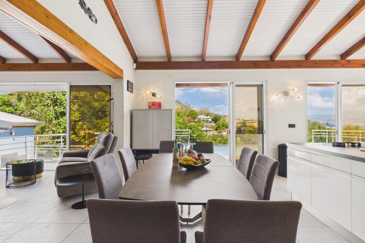 Location martinique  trois ilets 5 chambres - salle à manger 